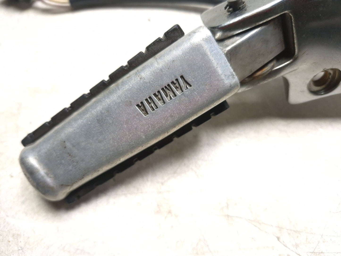 1993 Yamaha Virago Xv750 Rear Left Footrest W/ Voltage Regulator Assy OEM