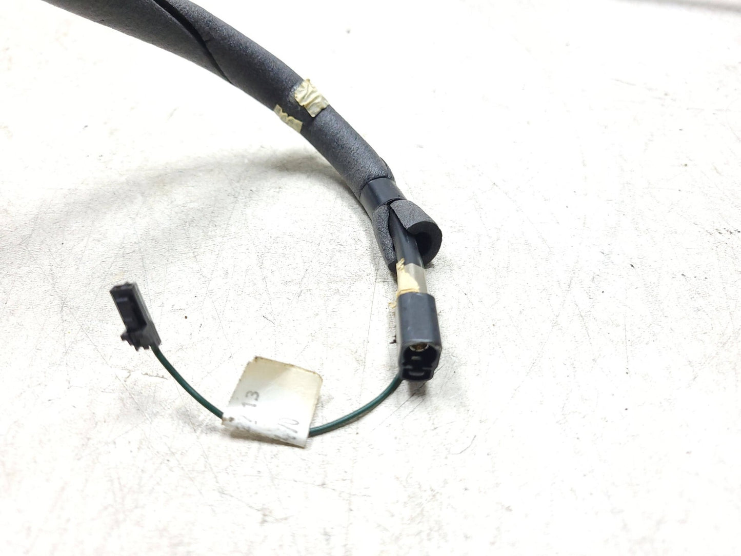 2010 - 2014 Chevrolet Suburban Antenna Wire Harness OEM