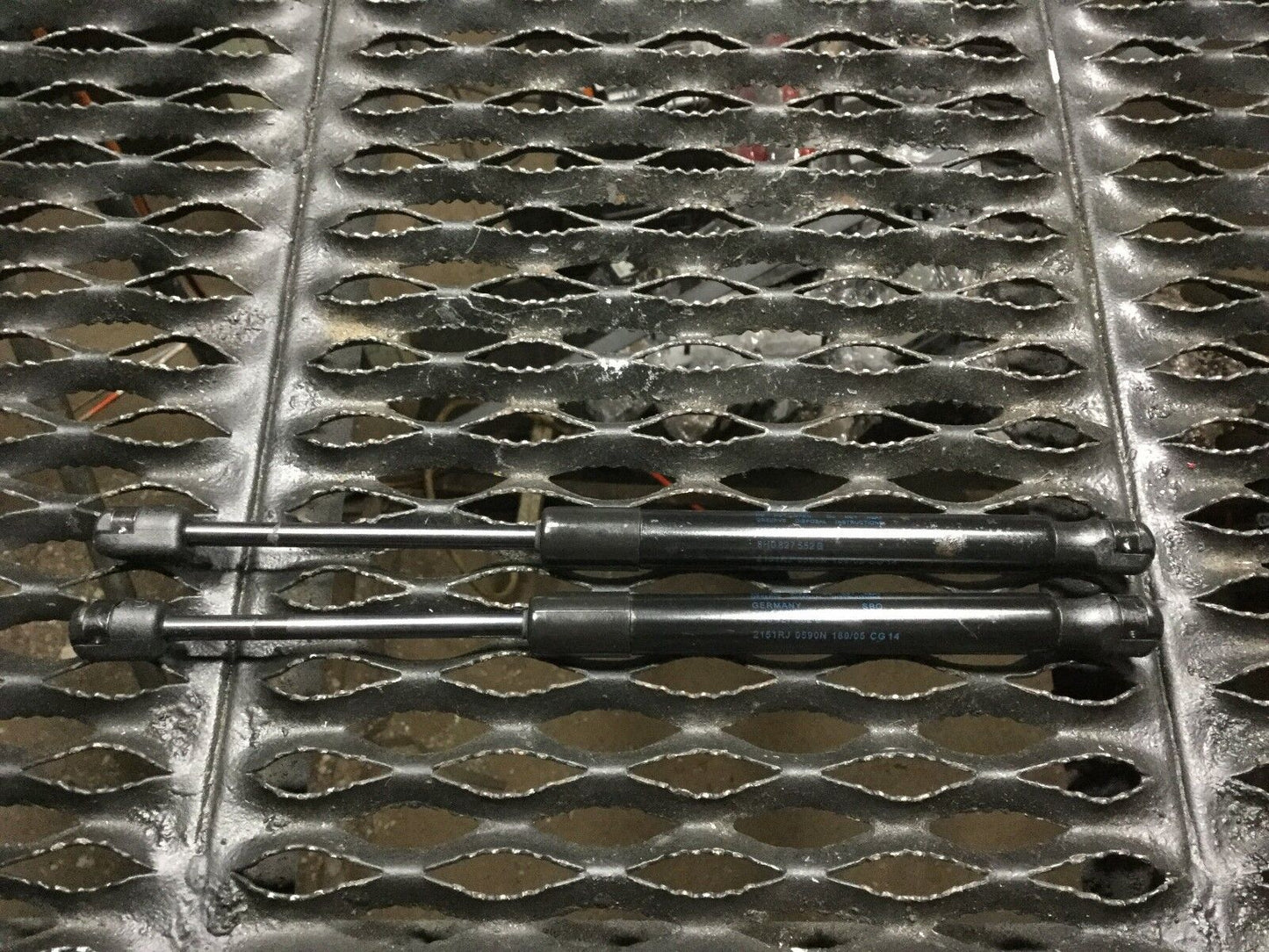 03 04 05 06 Audi A4 Trunk Lift Struts 8h0827552b OEM Pair