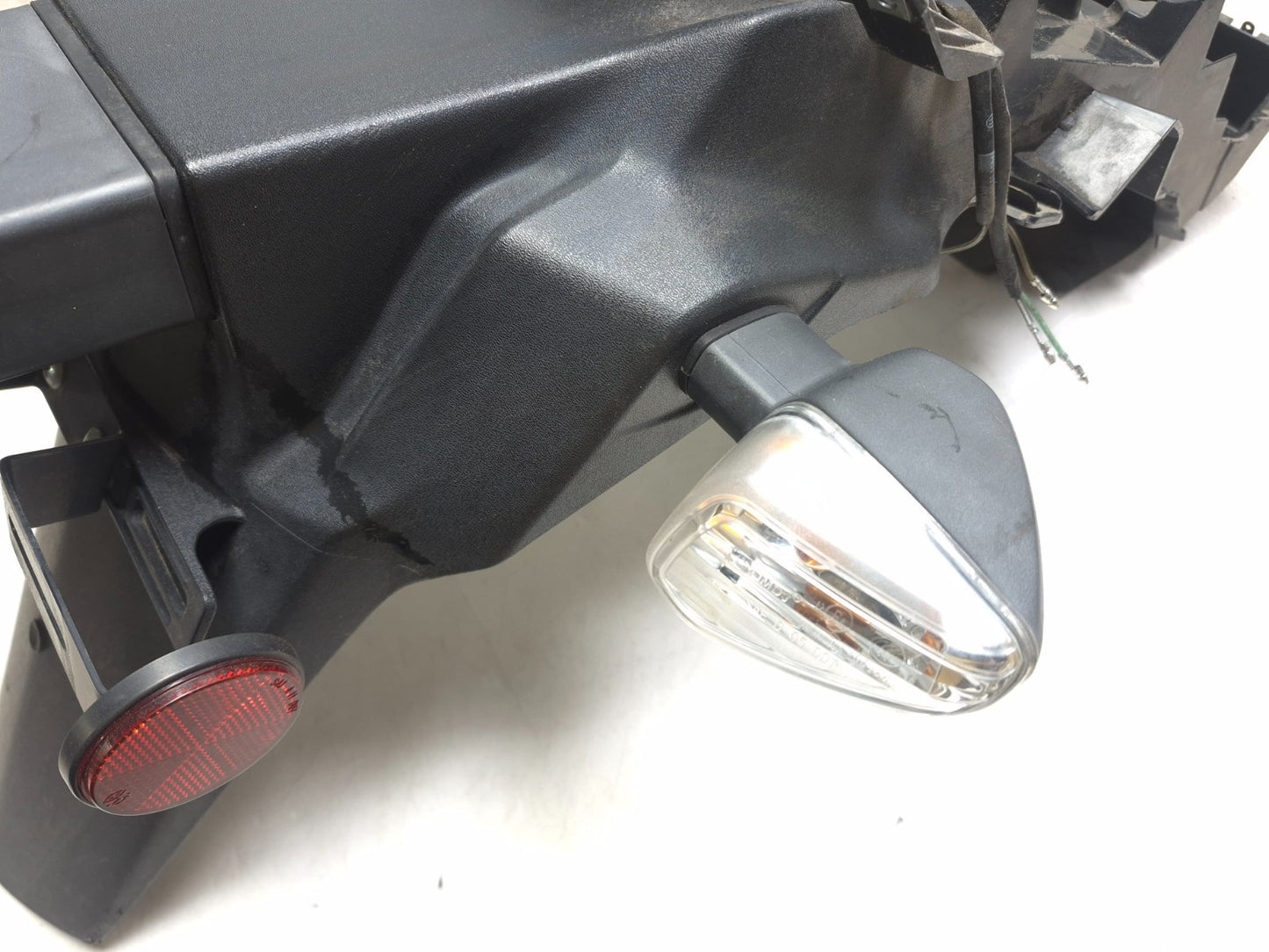 2015 Suzuki Gw250 Rear Tail Fender & License Holder & Turn Signal OEM