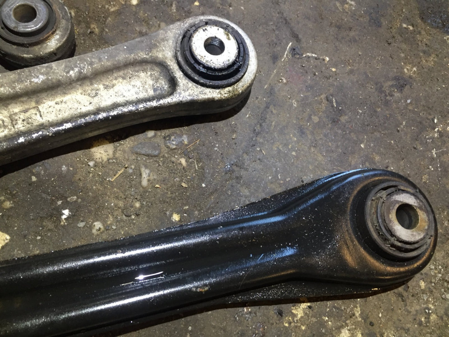 2004 Porsche Cayenne Control Arm Rear Passenger Side Right 4pcs OEM