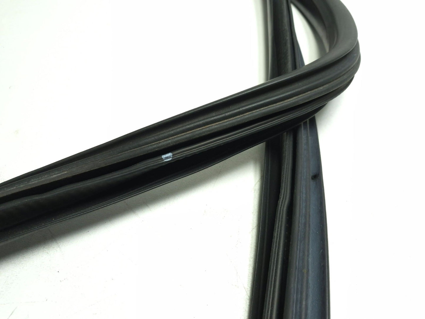 2013 Cadillac Escalade Esv Rear Door Weatherstrip Seal Passenger Side Pair OEM