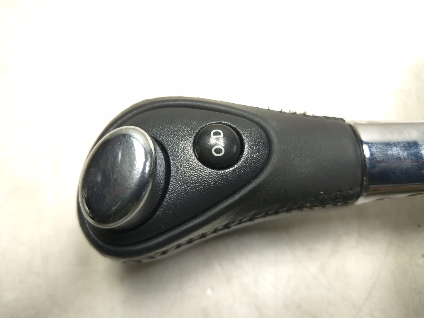 2007 Toyota Corolla Matrix Gear Shifter Lever 33560-02020 OEM