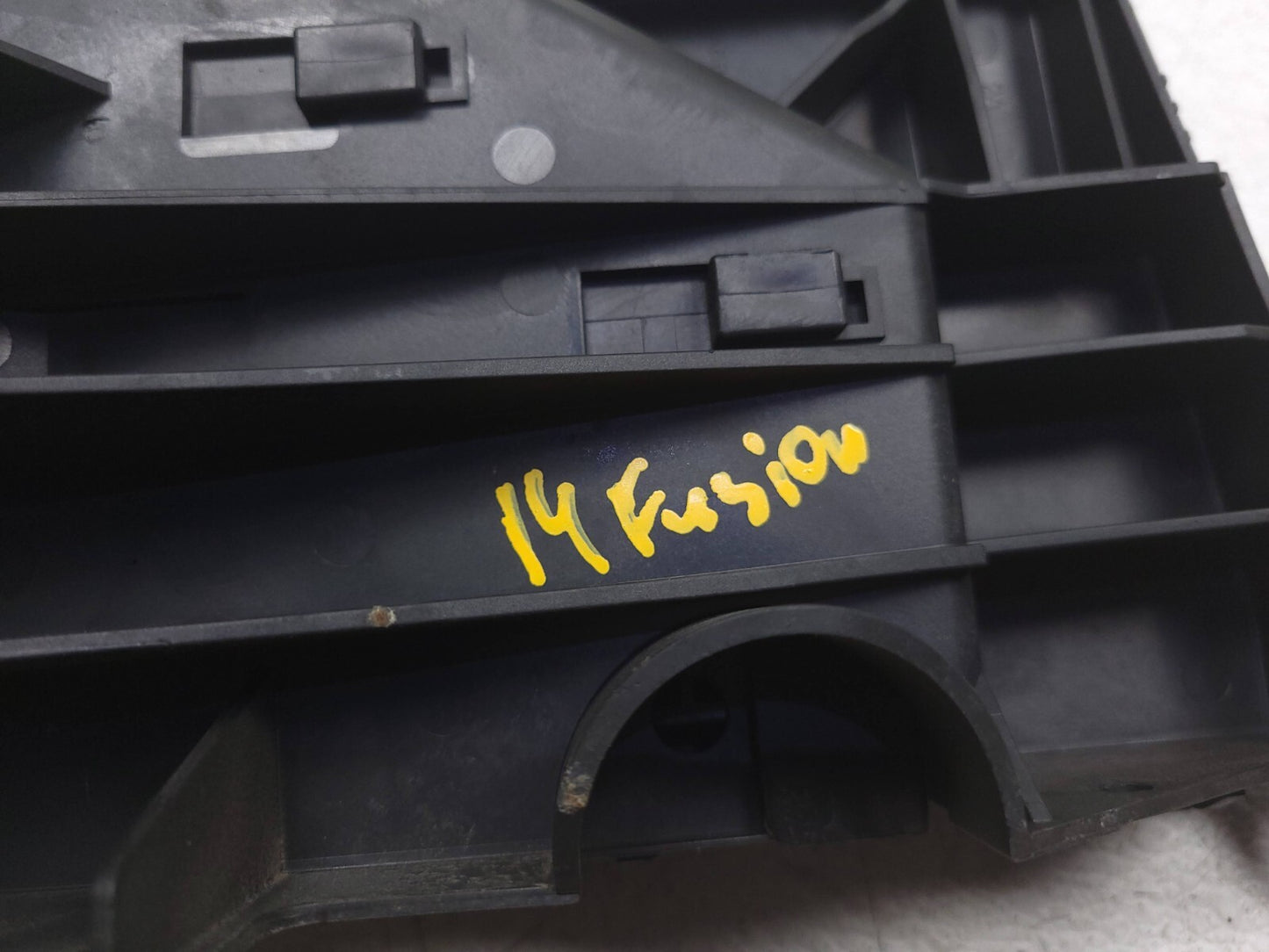 2014 Ford Fusion Battery Junction Fuse Box OEM