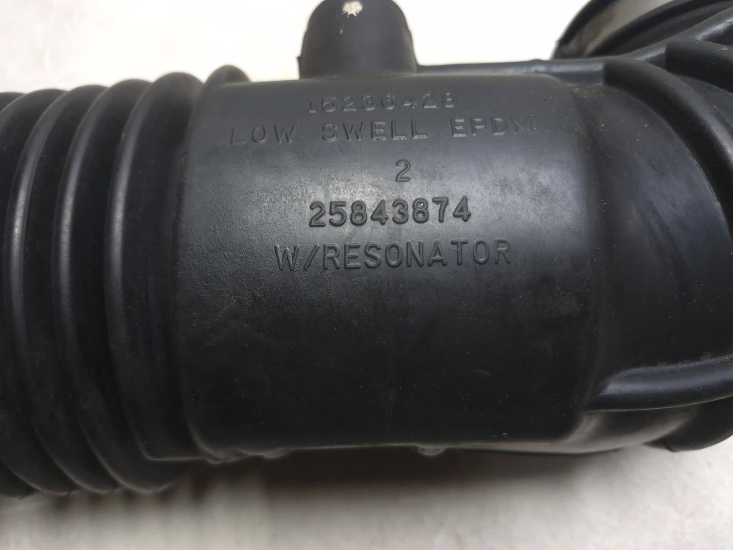 2011 Cadillac Сts 3.6l Air Cleaner Intake Tube Hose OEM