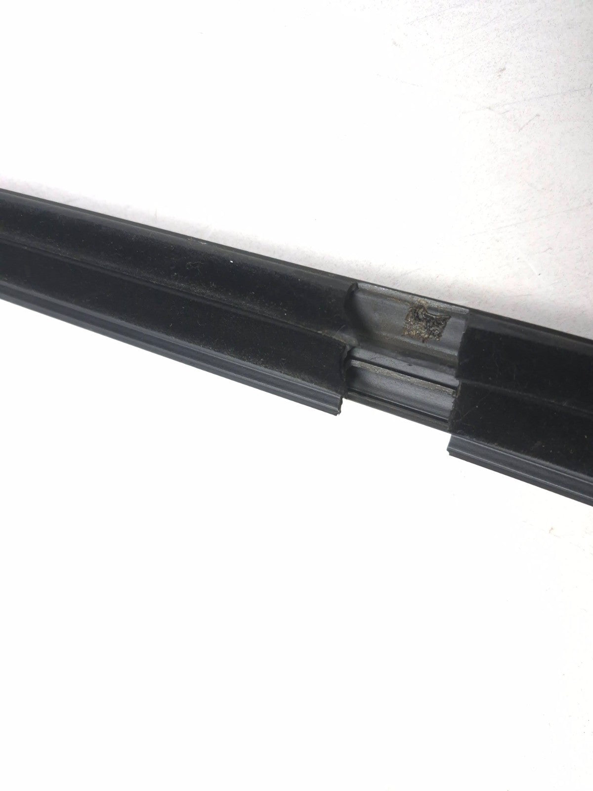 2011 Volkswagen Tiguan Rear Door Weatherstrip Seal Passenger Side Right 4pcs OEM