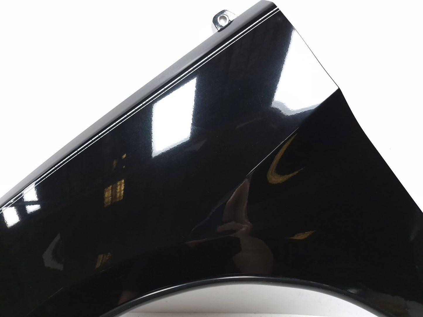 2014 Hyundai Accent Front Left Fender OEM 66311-1r350