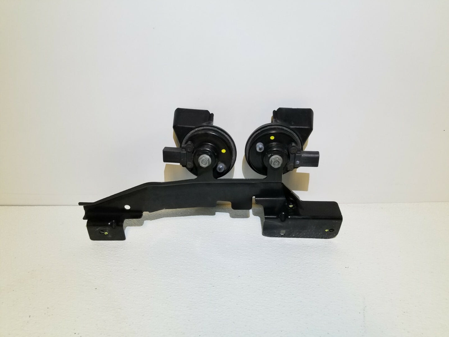 2015 Audi Q7 Horn Signal W/ Bracket OEM