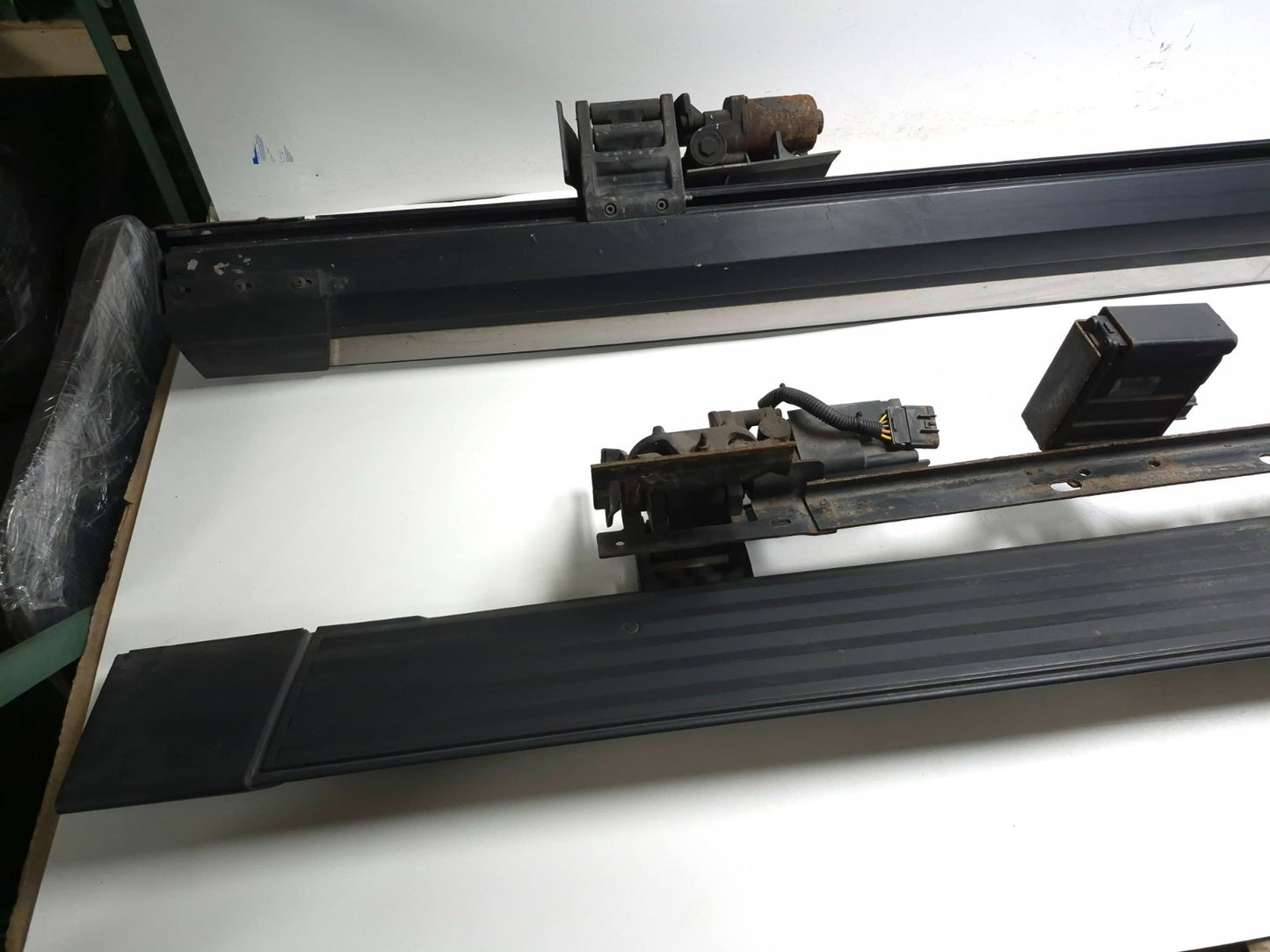 2013 Cadillac Escalade Running Board Left & Right *local Pickup* OEM