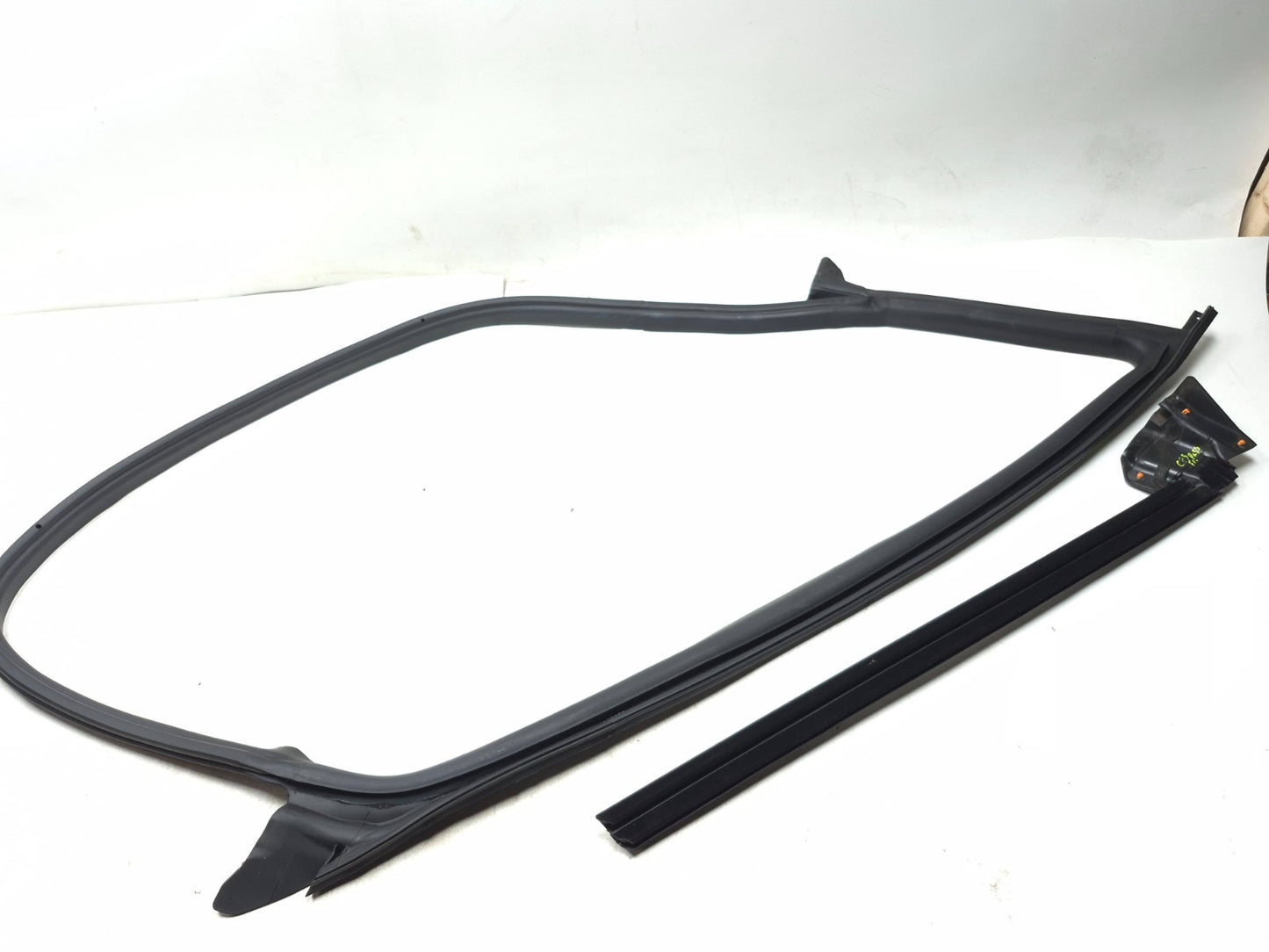 2019 Tesla Model 3 Front Door Weatherstrip Seal Passenger Side Right 2pcs OEM