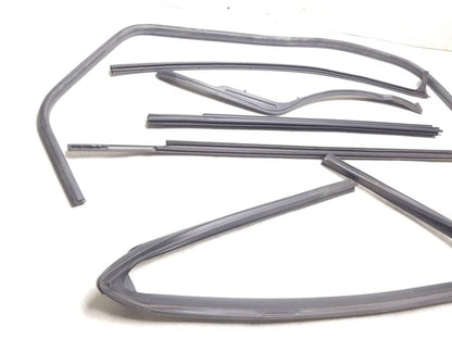 11 20 Dodge Grand Caravan Door Glass Belt Seal Molding Rear Passenger Side OEM