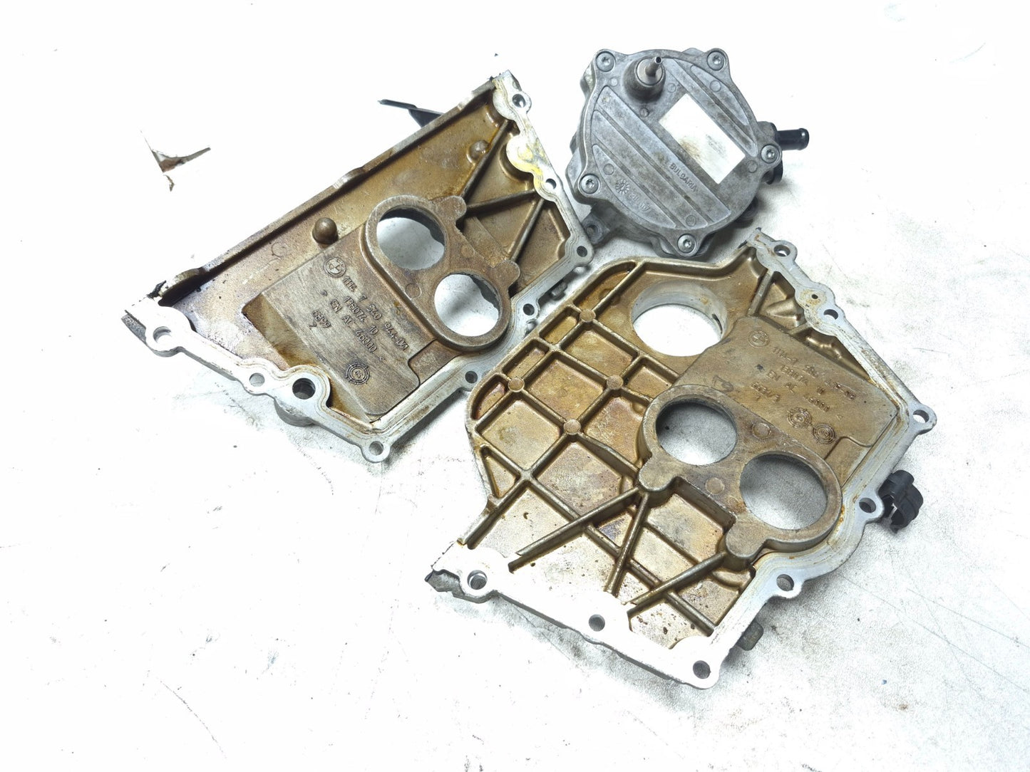 2010 BMW X5 4.8l Timing Cover & Engine Vacuum Pump 3 Pcs OEM