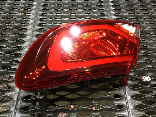2015 Chrysler 200 Outer Tail Light Right Passenger Side OEM