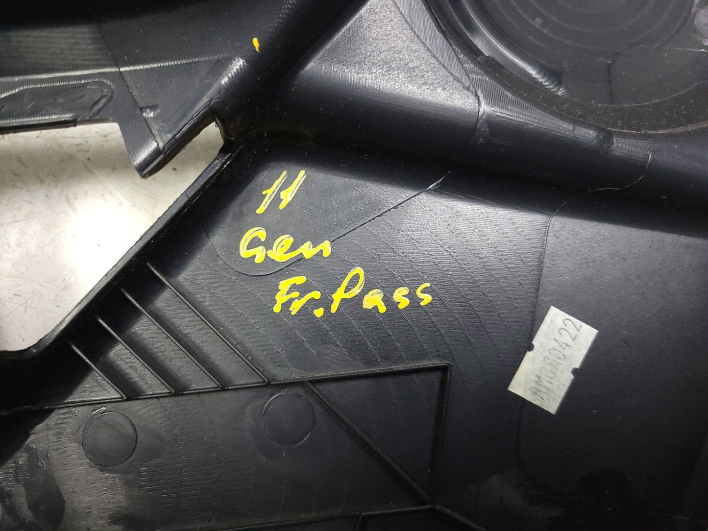2011 Hyundai Genesis Seat Side Trim W/ Guide Sleeve & knob Front Passenger OEM