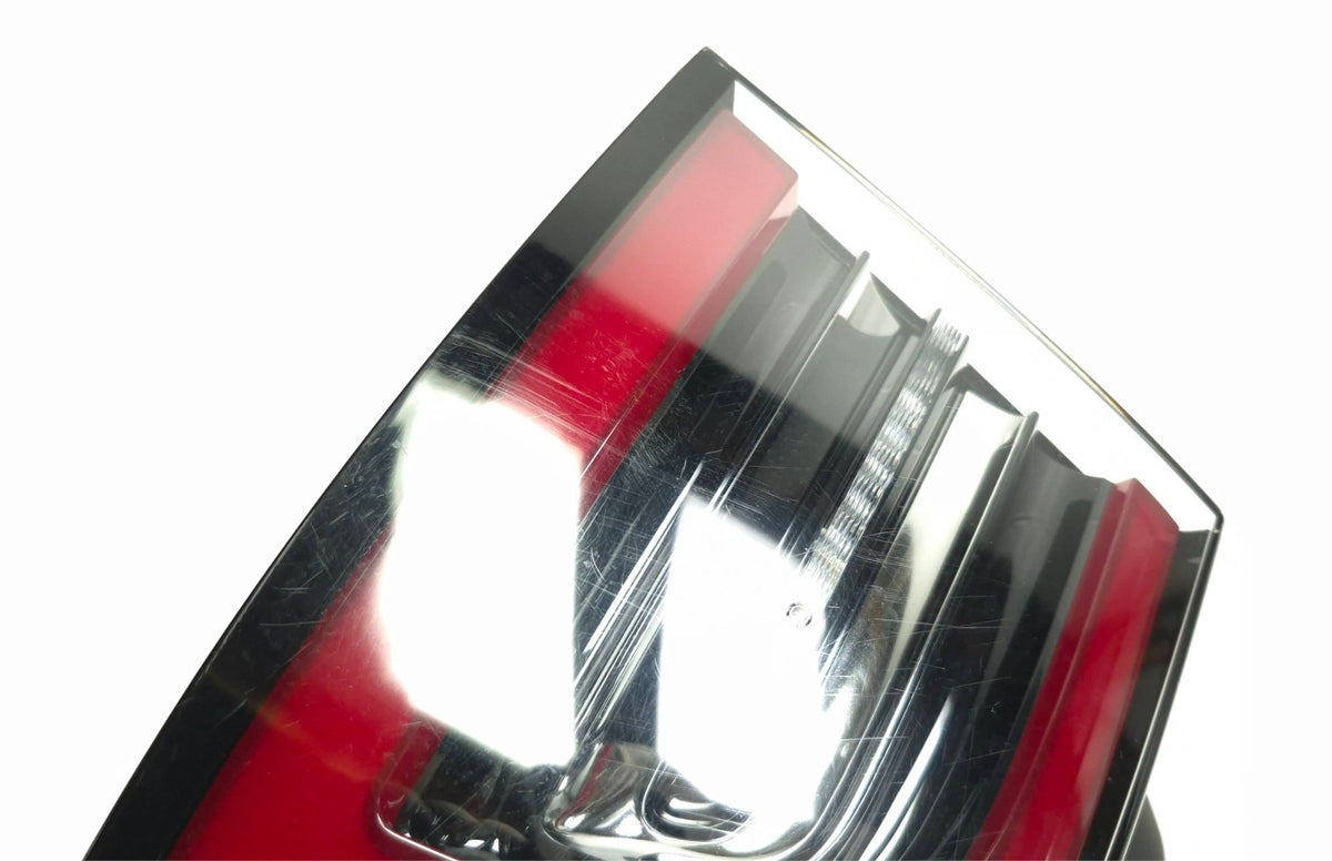 2021 Tesla Model 3 Y Rear Taillight Outer Right Passsenger Side 1077398-00-h OEM