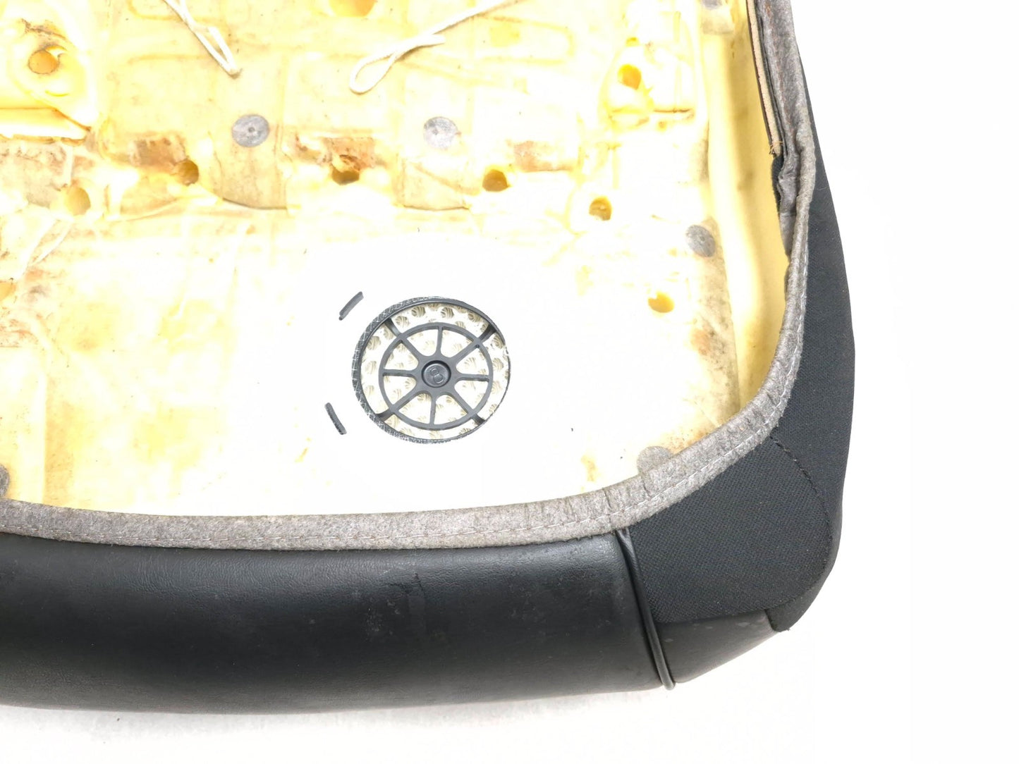 2018 Chrysler 300 Limited AWD Seat Cushion Front Passenger Side Lower OEM