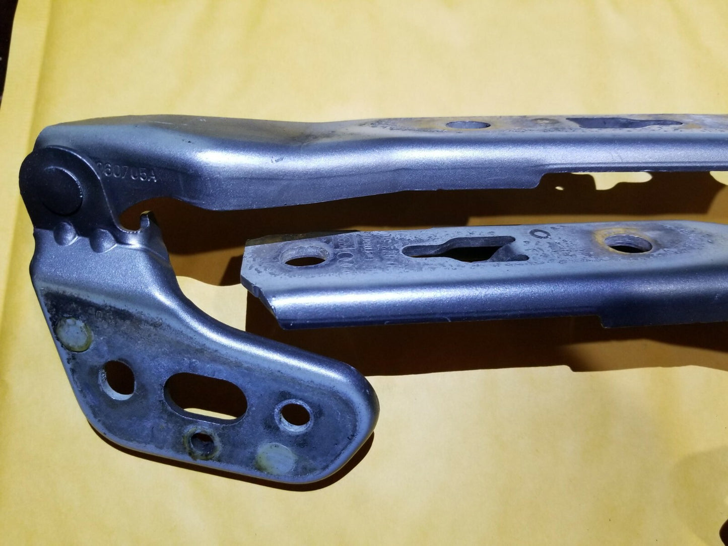 05 06 07 08 Audi A6 C6 Hood Hinge Pair OEM