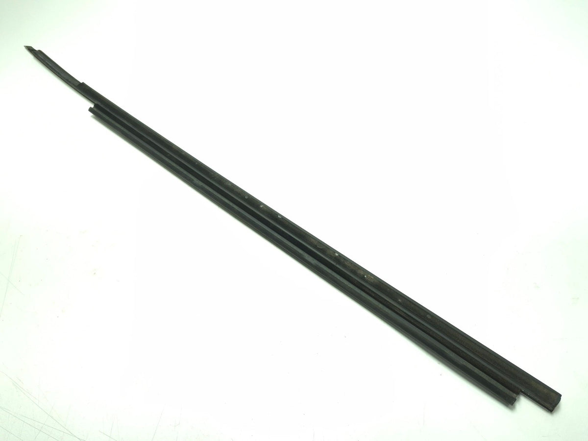 2010 Audi A5 3.2l Coupe Front Window Seal Trim Molding Passenger Side OEM