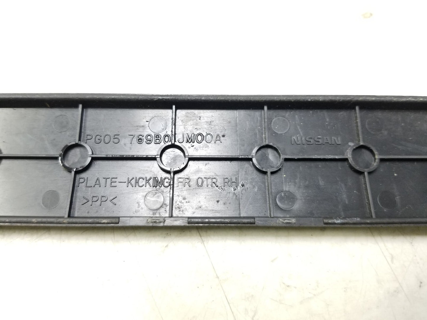 2008 - 2015 Nissan Rogue Door Sill Scuff Plate Trim Passenger Side 2pcs OEM