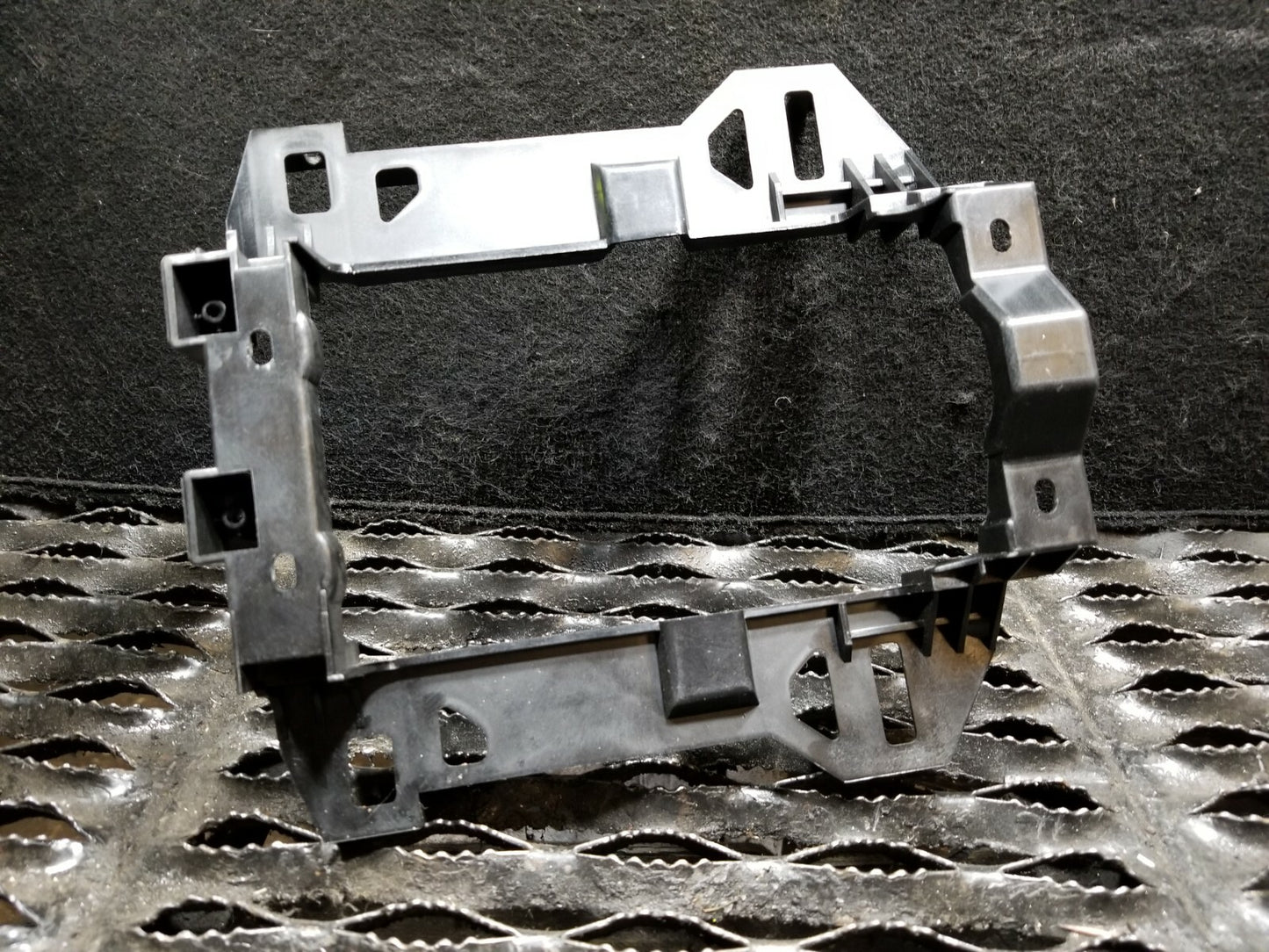 11 12 13 14 15  Audi Q7 3.0l Shifter Assembly Mount Bracket OEM 87k Miles