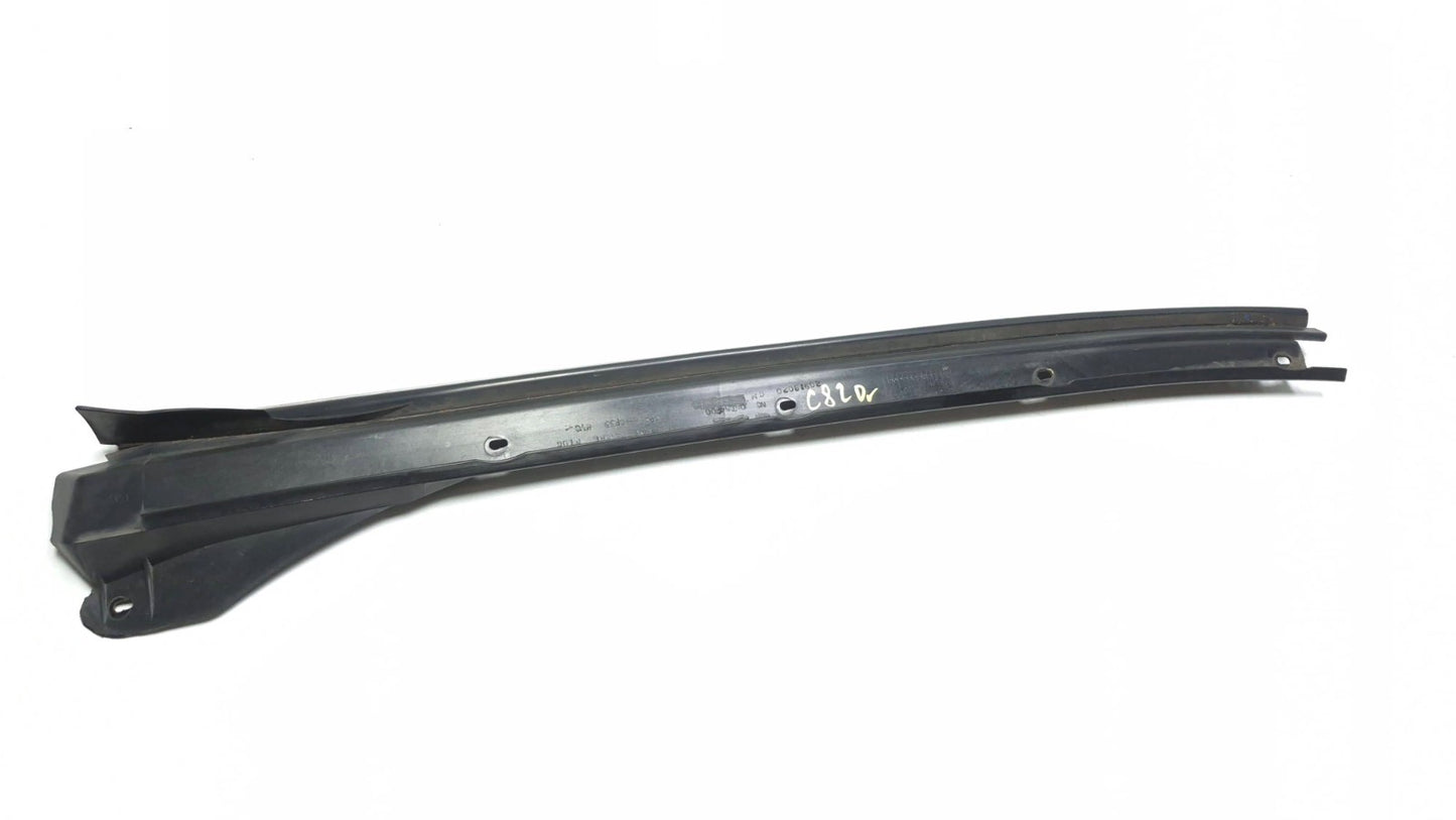 2013 Cadillac Escalade Esv Platinum Front Windshield Outer Molding Pair OEM