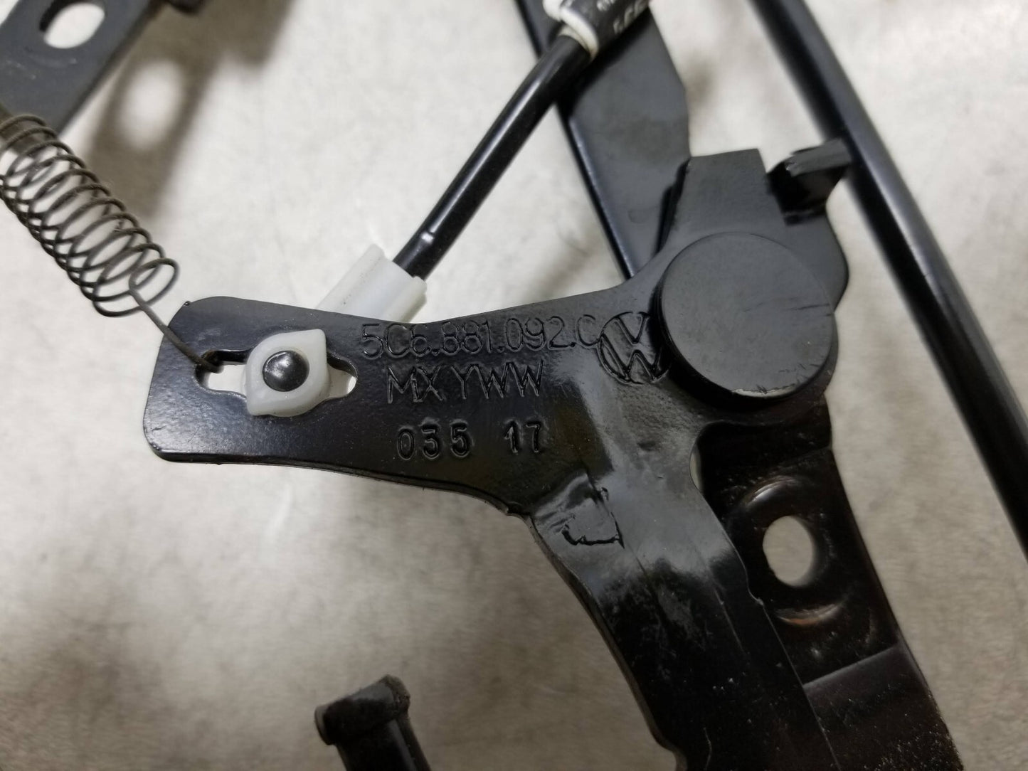 2015-2018 Volkswagen Passat Seat Recline Lever Handle Bracket Front Right OEM