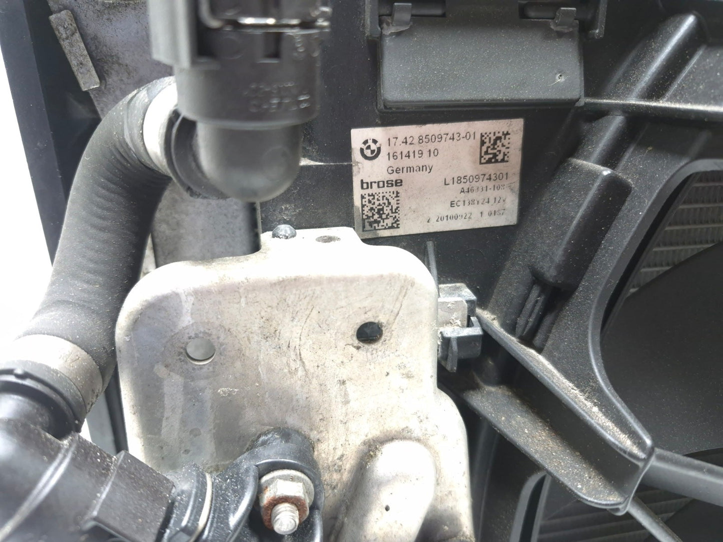 2011 BMW 750li Radiator Condenser Oil Cooler Cooling Fan Oem✅