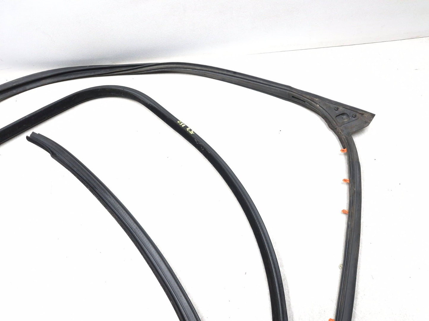 2018 Chrysler 300 Front Door Weatherstrip Seal Driver Side Left 2pcs OEM