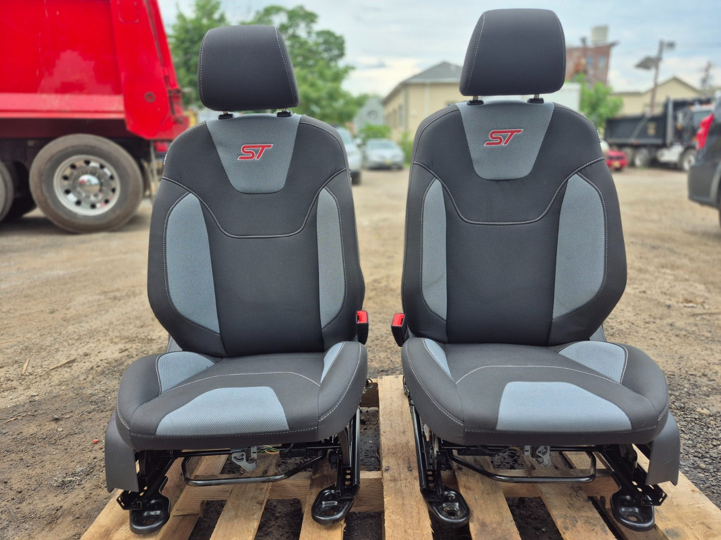 2017 Ford Focus St Front Seat Left & Right OEM