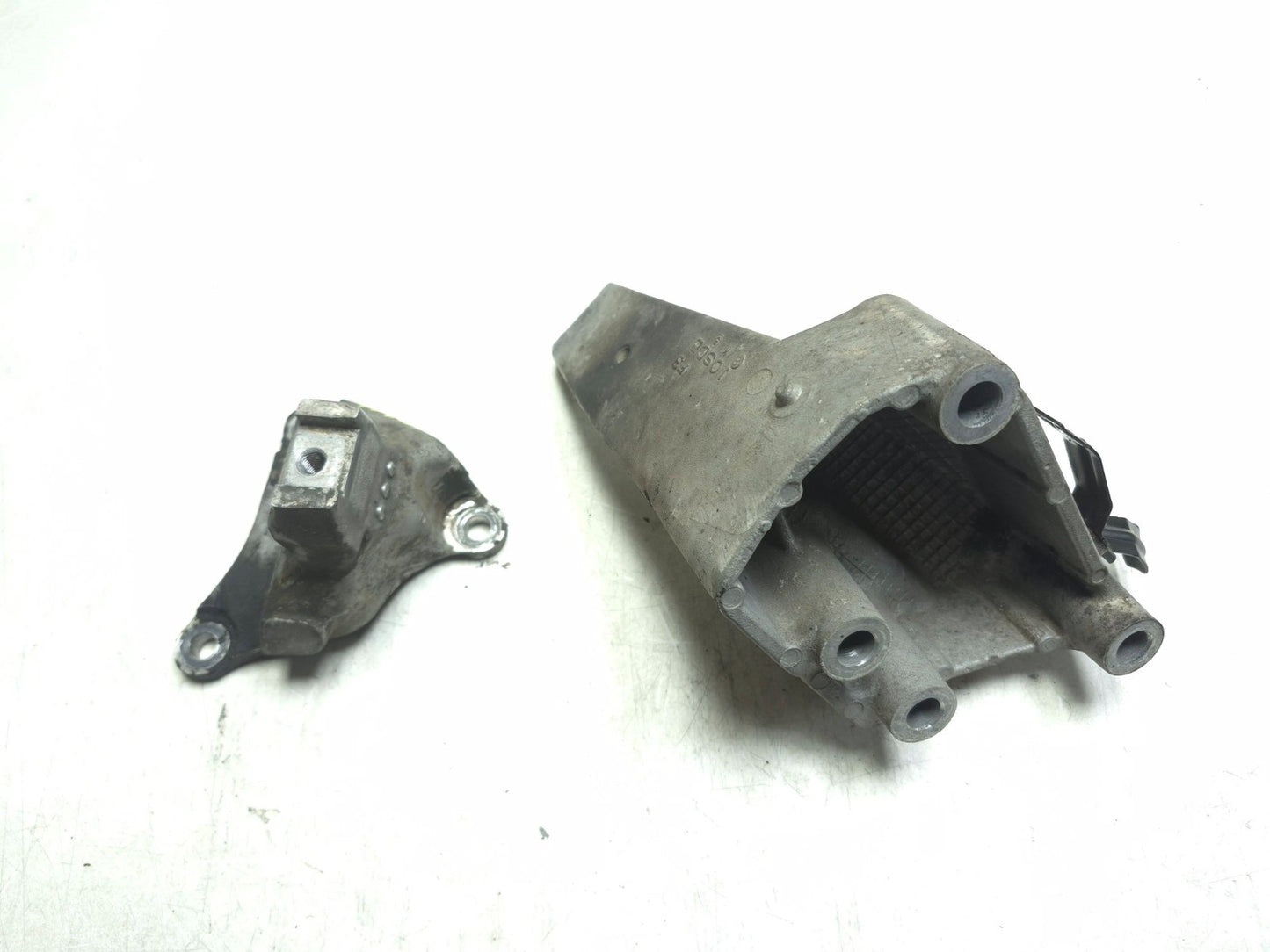 2008 Acura Tl Type-s Rear Engine Mount Bracket Pair OEM