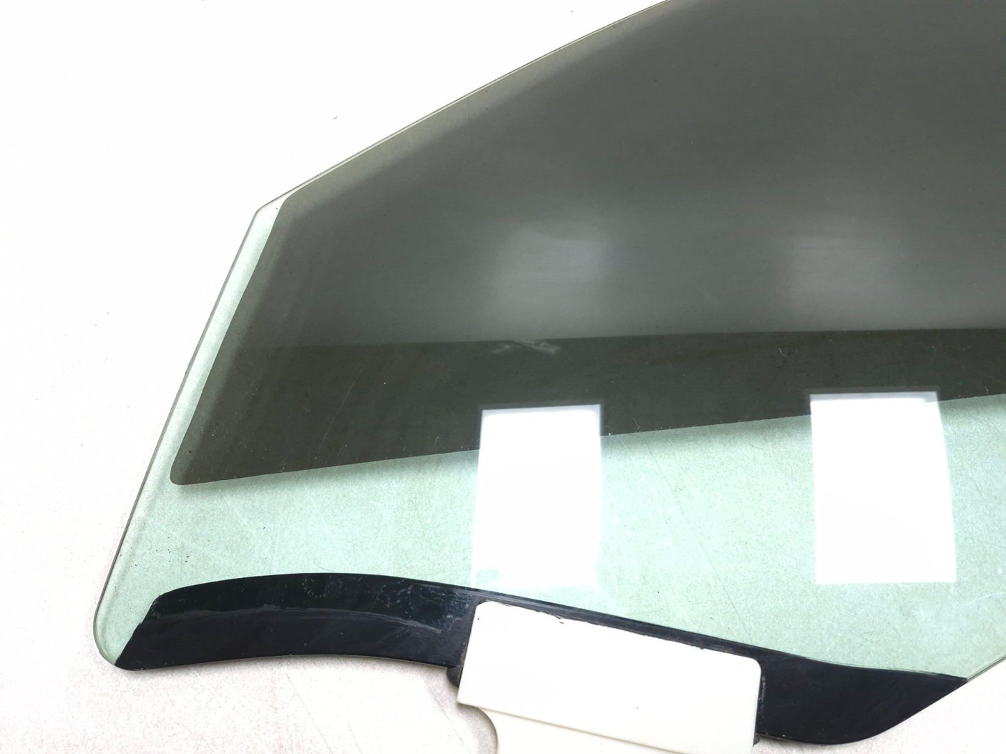 2018 Chrysler 300 Limited AWD Front Left Driver Side Door Window Glass OEM