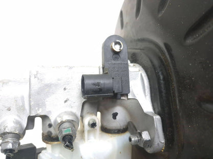 2019 Volkswagen Jetta Power Brake Booster W/ Master Cylinder 5qm614105l OEM