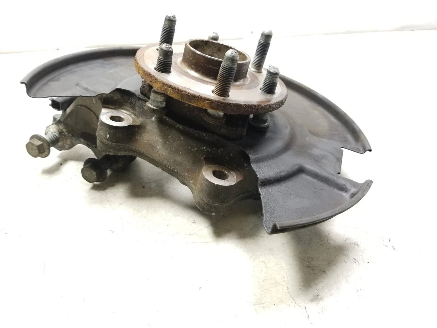 2011 Cadillac SRX Front Spindle Knuckle Wheel Hub Driver Side Left OEM