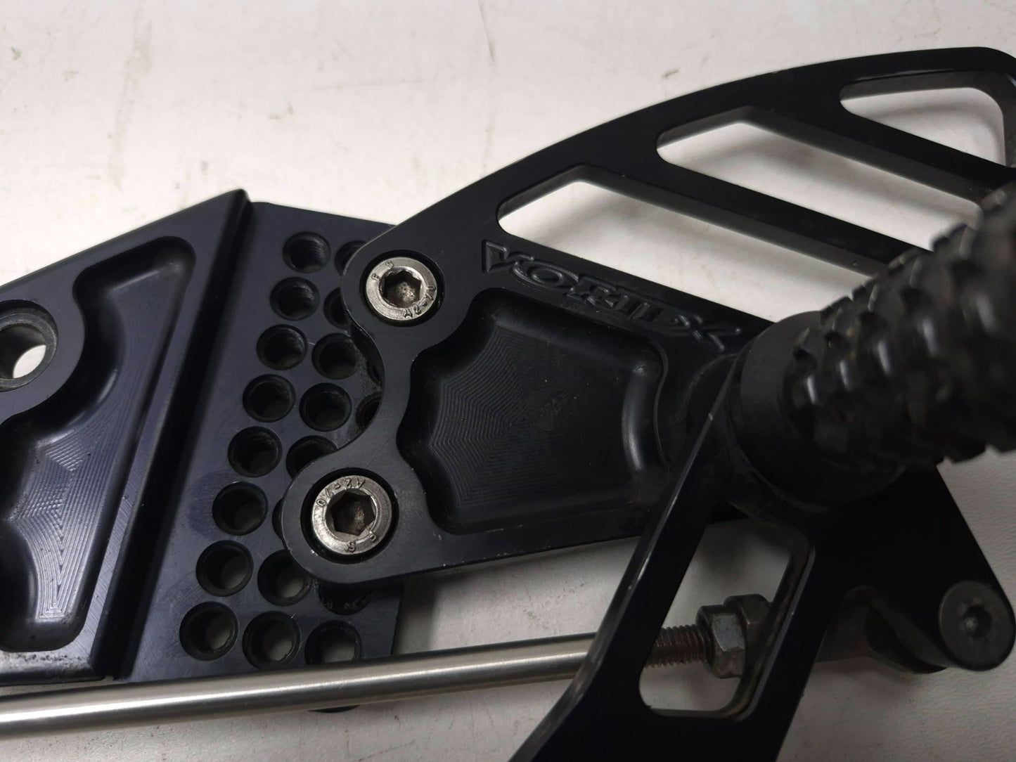 2005 Kawasaki Ninja Zx10r Front Left Footrest W/ Gear Shift Lever Assy OEM
