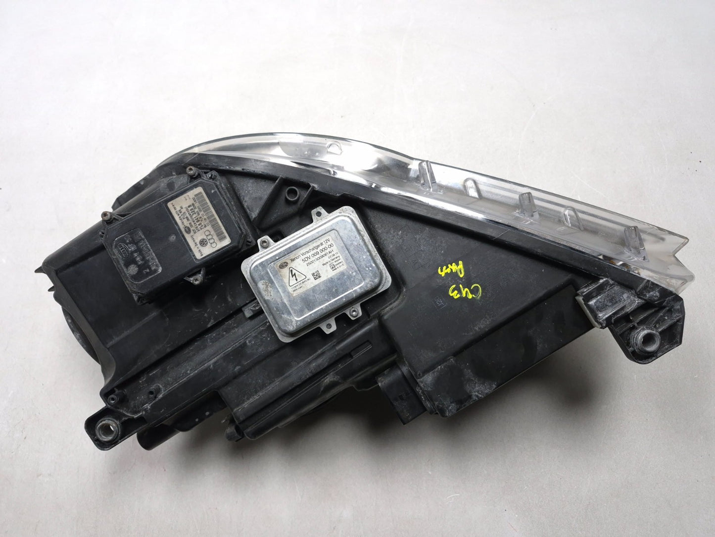 2011 Volkswagen Tiguan Headlight Left & Right Xenon OEM