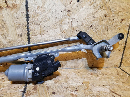 2017 Cadillac Xt5 Windshield Wiper Motor W/ Linkage OEM