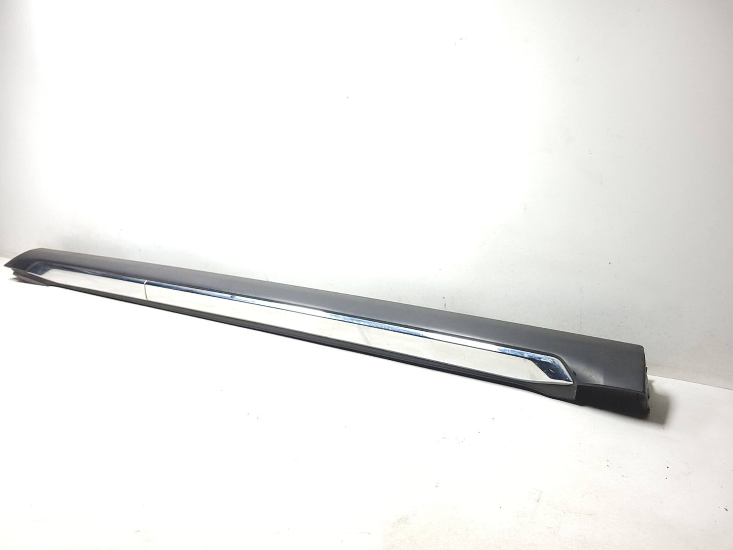 2009 Mitsubishi Outlander Rocker Panel Skirt Molding Left & Right Pair OEM