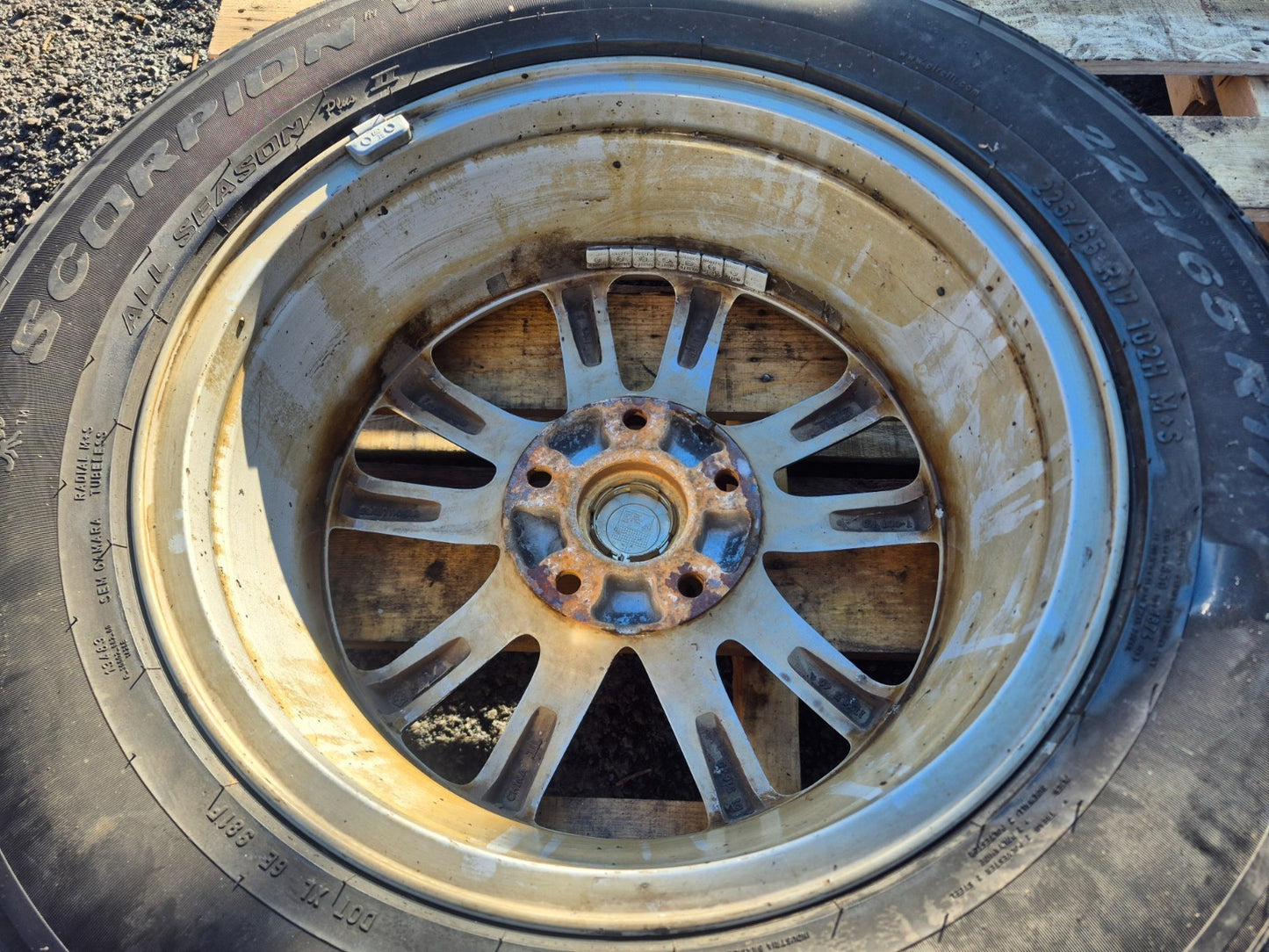 2013 Dodge Grand Caravan Sxt Wheel Rim W/ Tire Michelin 225/65 R17 6.5/32 OEM