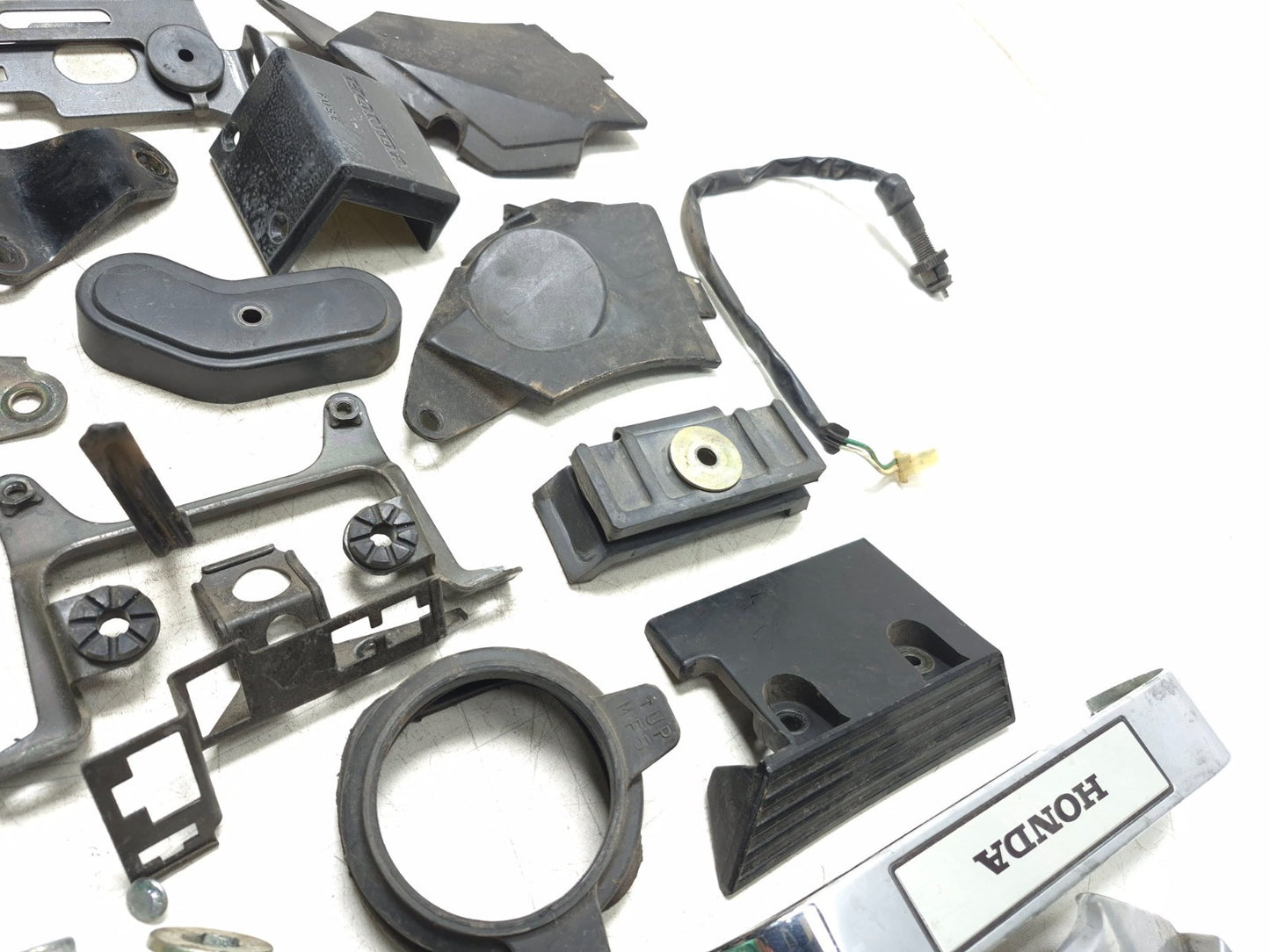 1985 Honda Shadow Vt500c Misc Bolt & Hardware Bracket OEM