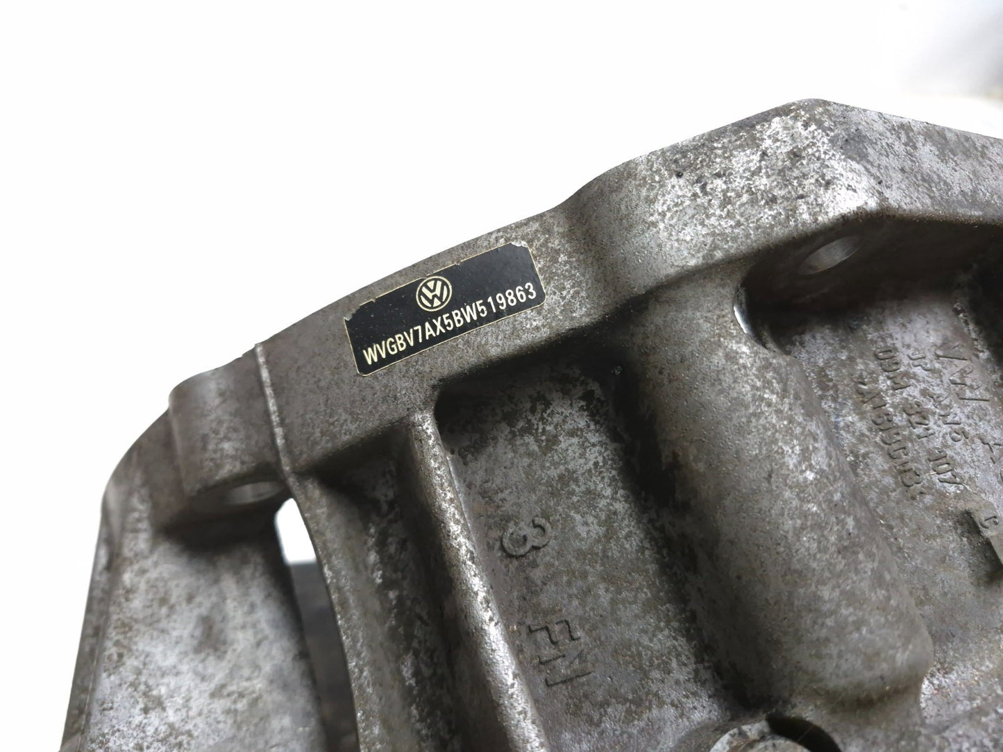 2011 Volkswagen Tiguan Automatic Transmission Bell Housing 09m321107c Oem✅
