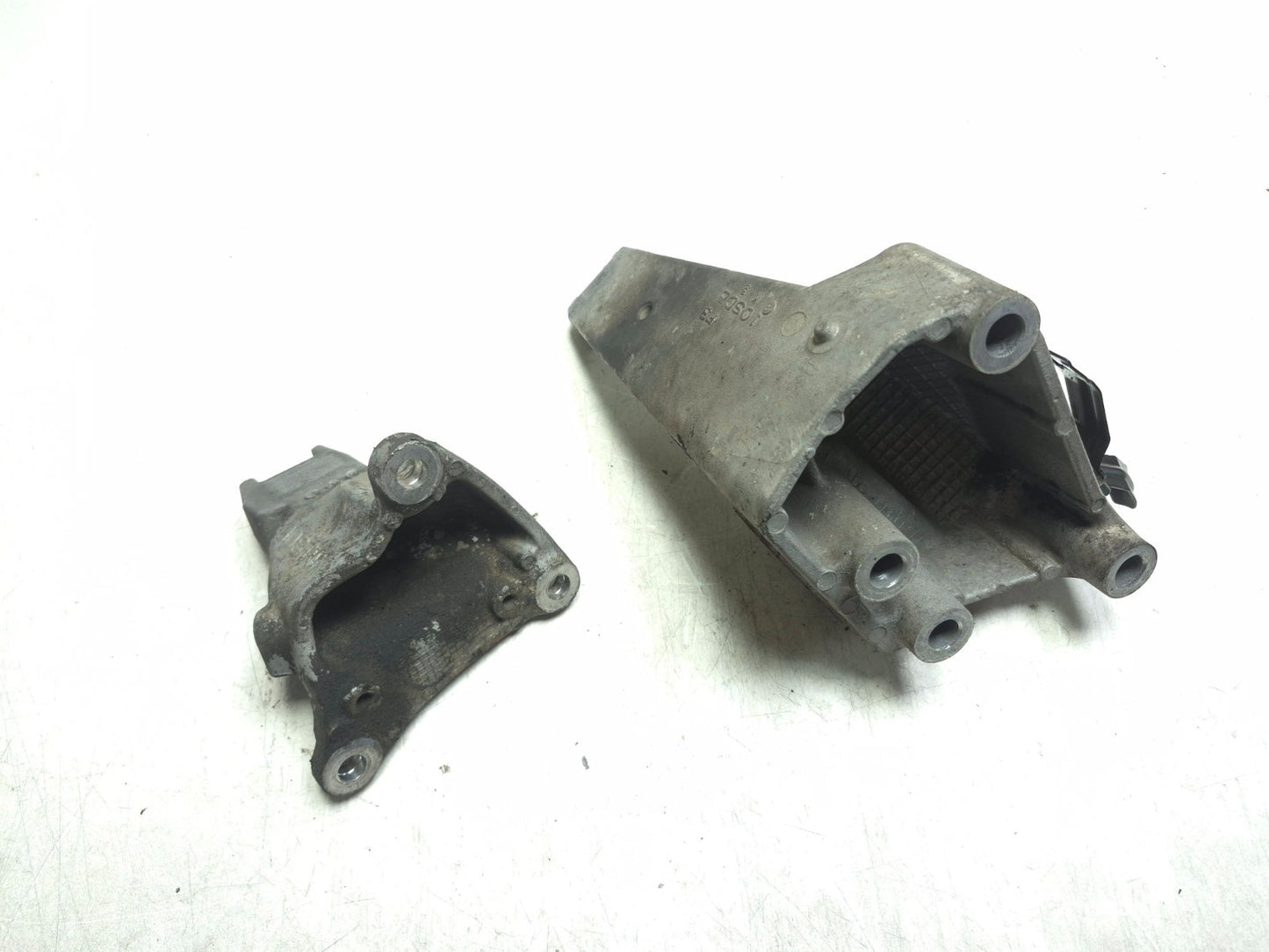 2008 Acura Tl Type-s Rear Engine Mount Bracket Pair OEM