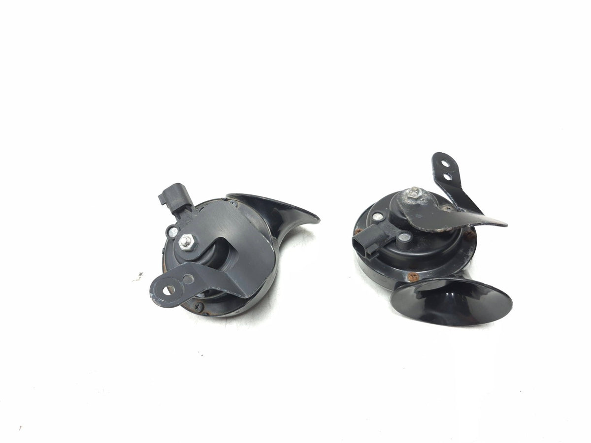 2018 Tesla Model 3 Horn Signal Pair 1109660-00-a OEM
