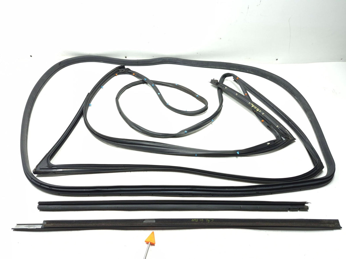 2008 Acura Tl Front Door Weatherstrip Seal & Belt Passenger Side Right Set OEM