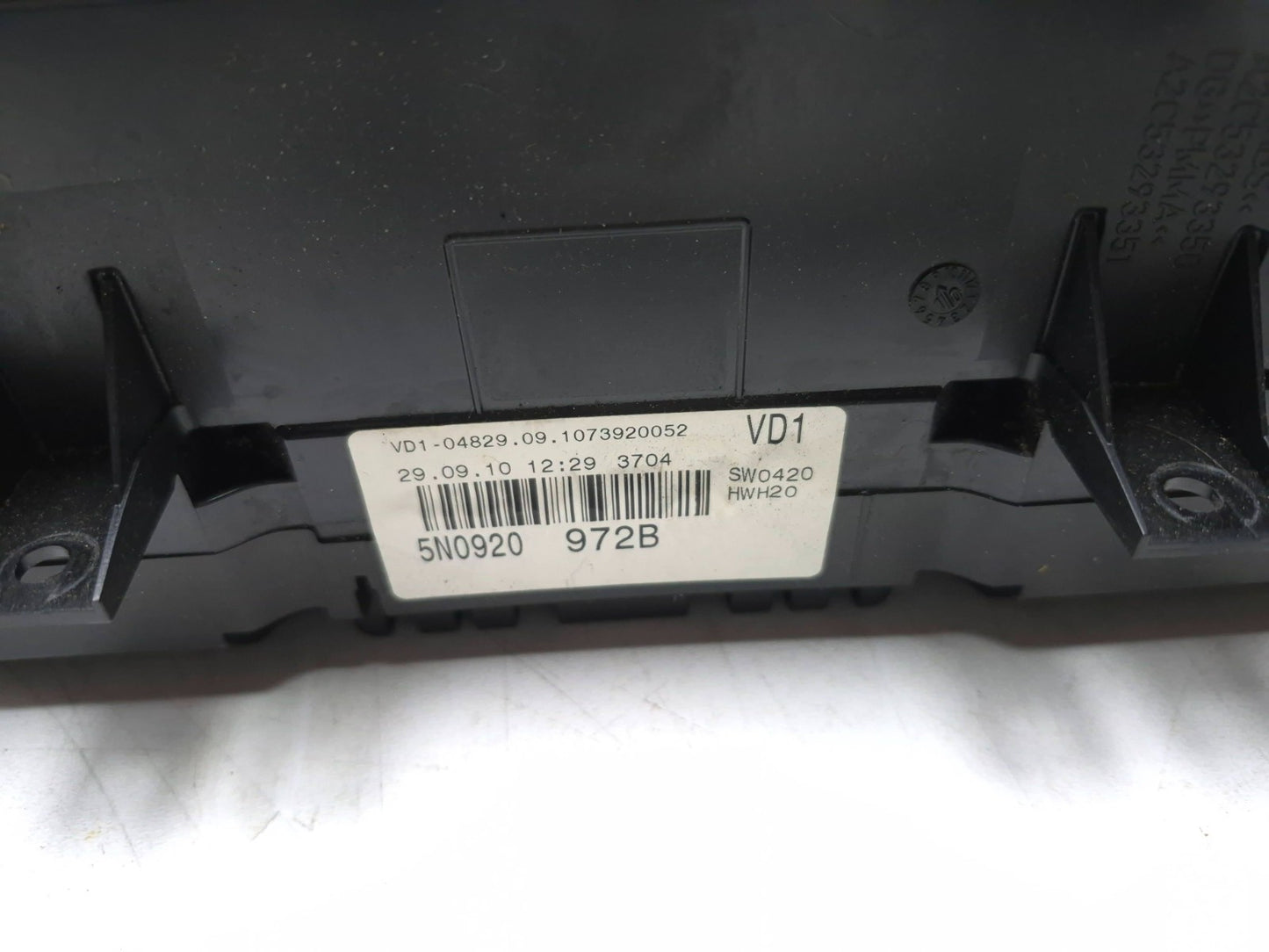 2011 Volkswagen Tiguan Instrument Cluster Speedometer Gauge OEM