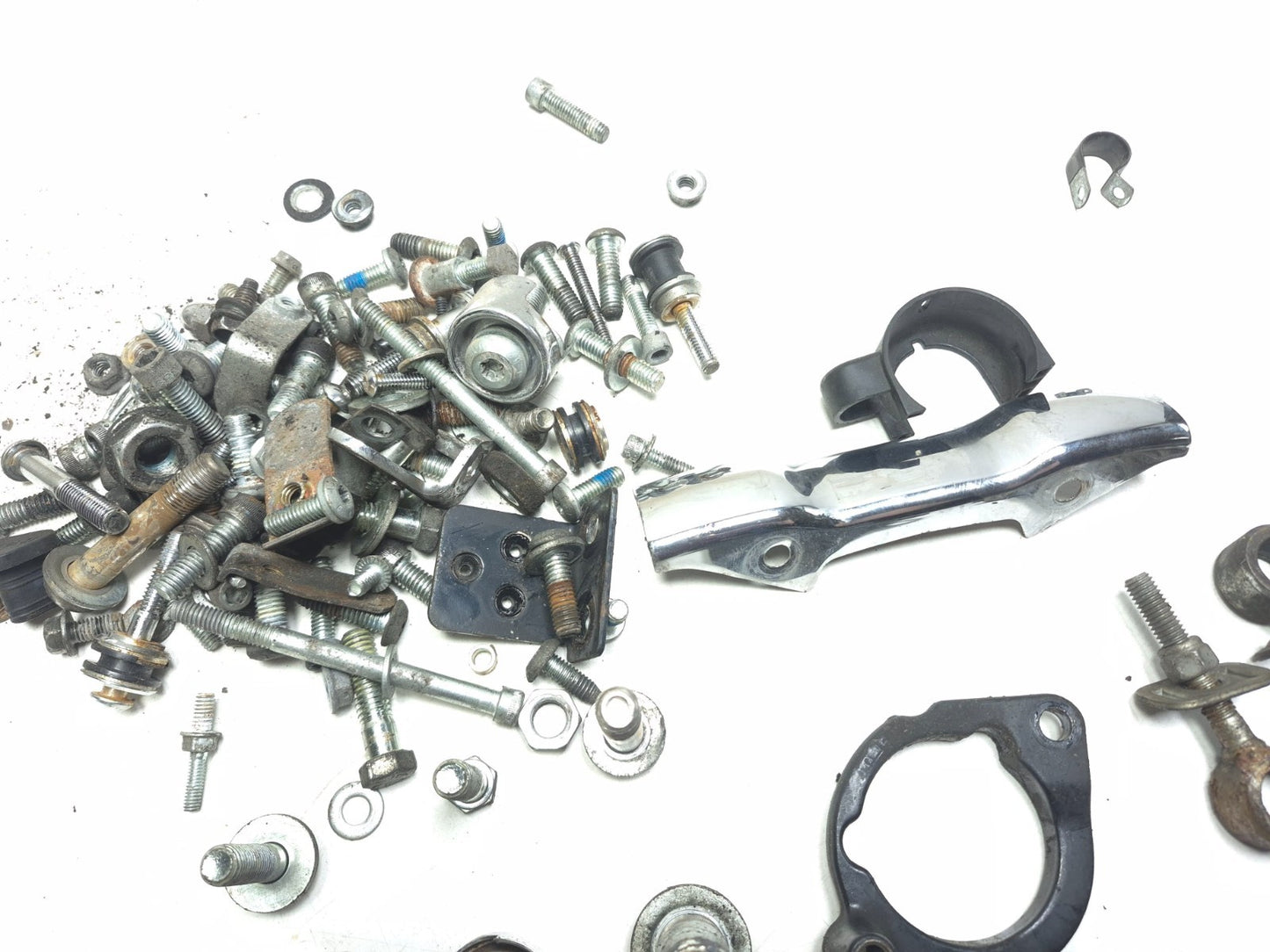 2004 Harley-davidson Sportster Xl883 Misc Bolt & Hardware Bracket OEM