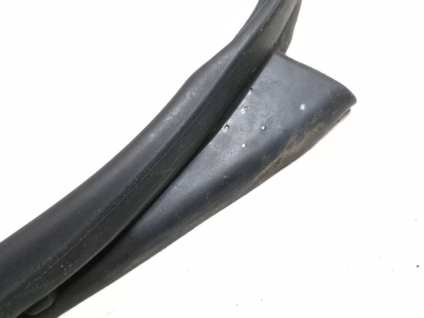 2010 Nissan Maxima Front Right Door Weatherstrip Seal OEM