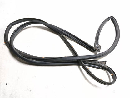 2010 Nissan Maxima Front Right Door Weatherstrip Seal OEM