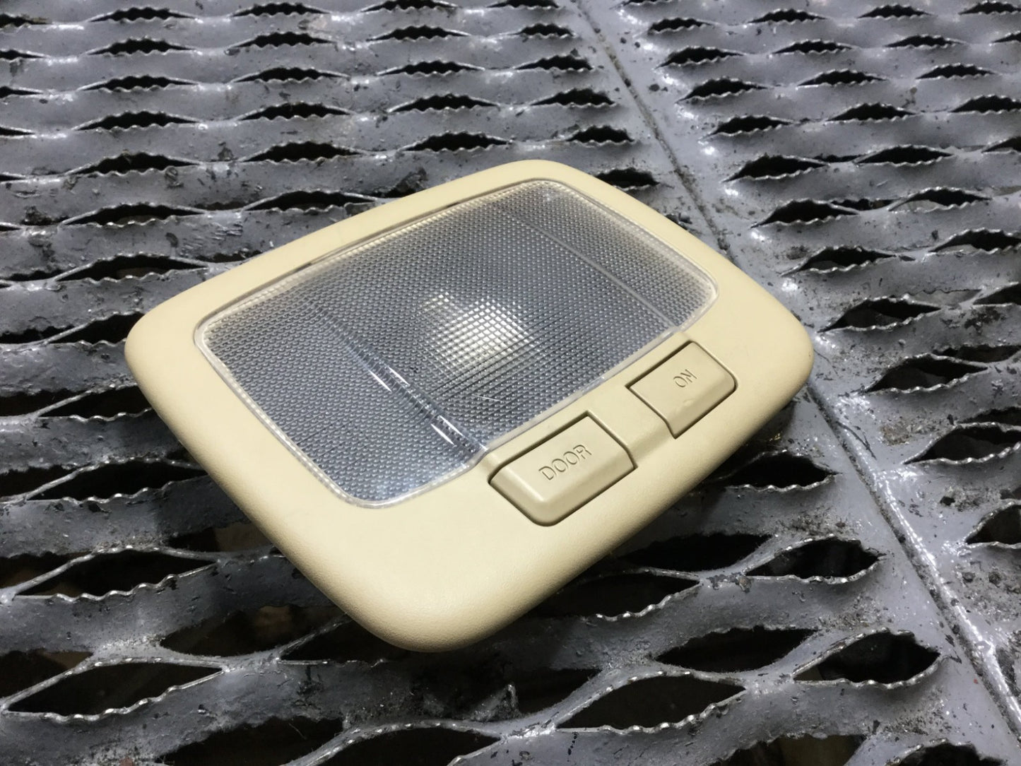 2007 Hyundai Sonata Dome Light Rear Overhead Console  W/ Door Light OEM