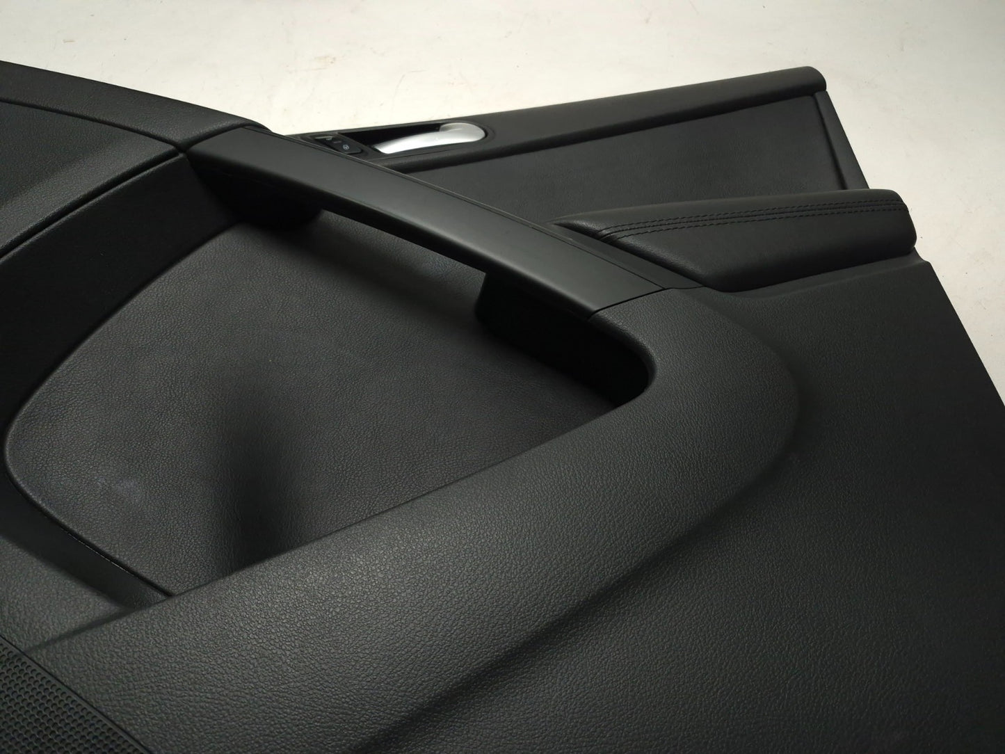 2011 Volkswagen Tiguan Front Interior Door Trim Panel Left & Right Pair OEM