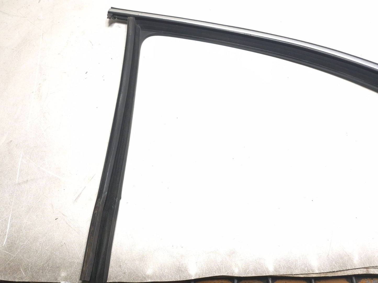 2011 Volkswagen Tiguan Front Door Weatherstrip Seal Passenger Side Rh 4pcs OEM